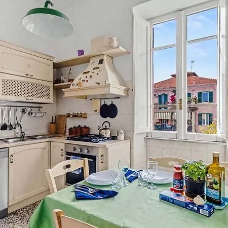 Vatican Oasis - Garden View Balcony & Full Kitchen Rome