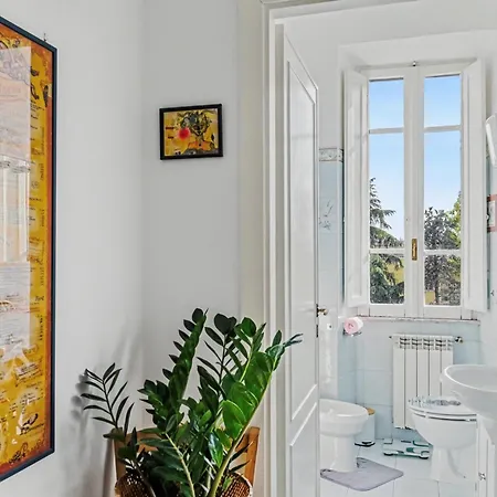 Vatican Oasis - Garden View Balcony & Full Kitchen Rome