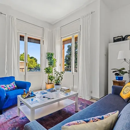 Vatican Oasis - Garden View Balcony & Full Kitchen Apartment *