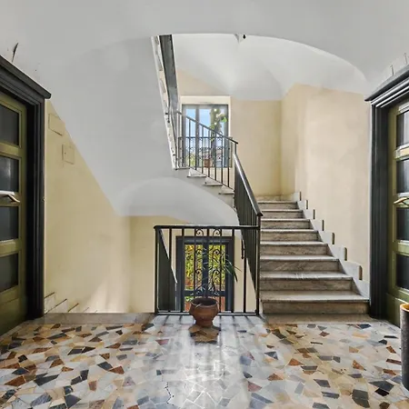 Vatican Oasis - Garden View Balcony & Full Kitchen Apartment *