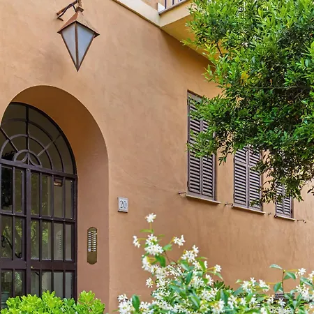 Apartment Vatican Oasis - Garden View Balcony & Full Kitchen Rome