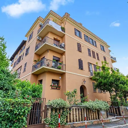 Apartment Vatican Oasis - Garden View Balcony & Full Kitchen Rome