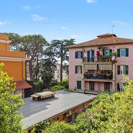 Apartment Vatican Oasis - Garden View Balcony & Full Kitchen