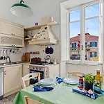 Vatican Oasis - Garden View Balcony & Full Kitchen Rom