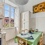 Vatican Oasis - Garden View Balcony & Full Kitchen *