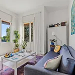 Vatican Oasis - Garden View Balcony & Full Kitchen