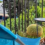 Vatican Oasis - Garden View Balcony & Full Kitchen *