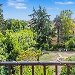 Vatican Oasis - Garden View Balcony & Full Kitchen