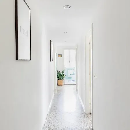 Bright Vatican Suite With Balcony, Garden View And Full Kitchen Apartmán *