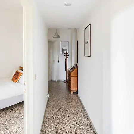 Daire Bright Vatican Suite With Balcony, Garden View And Full Kitchen