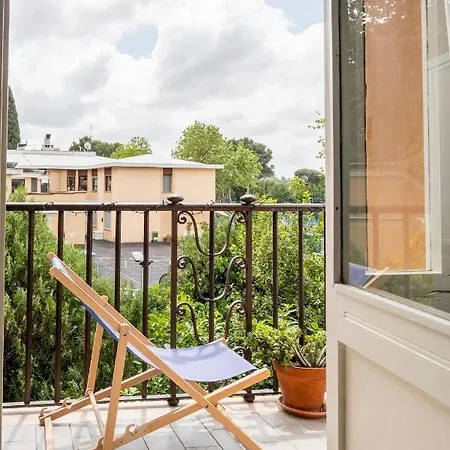 Bright Vatican Suite With Balcony, Garden View And Full Kitchen Daire Roma