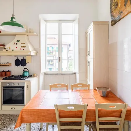 Bright Vatican Suite With Balcony, Garden View And Full Kitchen Apartmán *