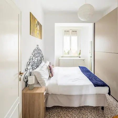 Bright Vatican Suite With Balcony, Garden View And Full Kitchen Řím