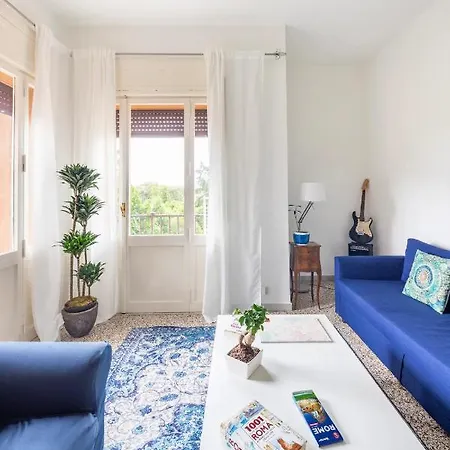 Bright Vatican Suite With Balcony, Garden View And Full Kitchen Apartmán *
