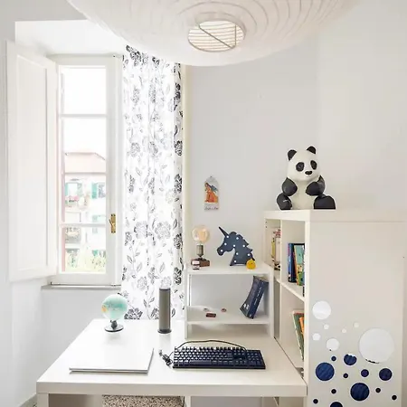 Bright Vatican Suite With Balcony, Garden View And Full Kitchen Apartmán