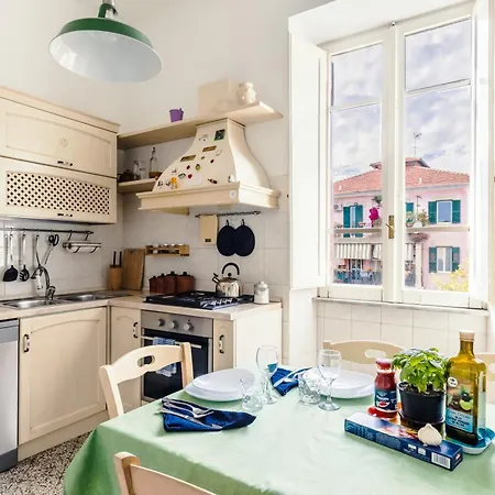 Bright Vatican Suite With Balcony, Garden View And Full Kitchen Roma