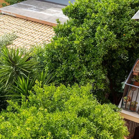 Bright Vatican Suite With Balcony, Garden View And Full Kitchen Daire