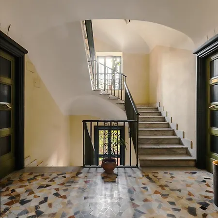 Daire Bright Vatican Suite With Balcony, Garden View And Full Kitchen