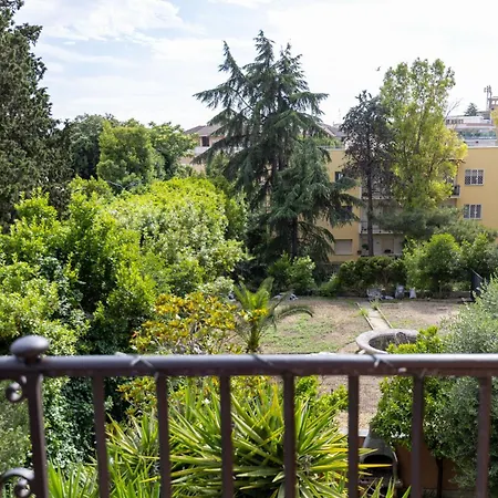 Daire Bright Vatican Suite With Balcony, Garden View And Full Kitchen *