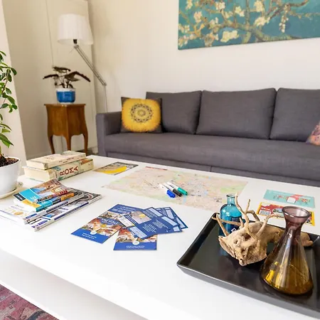 Daire Bright Vatican Suite With Balcony, Garden View And Full Kitchen