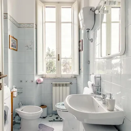Bright Vatican Suite With Balcony, Garden View And Full Kitchen Daire