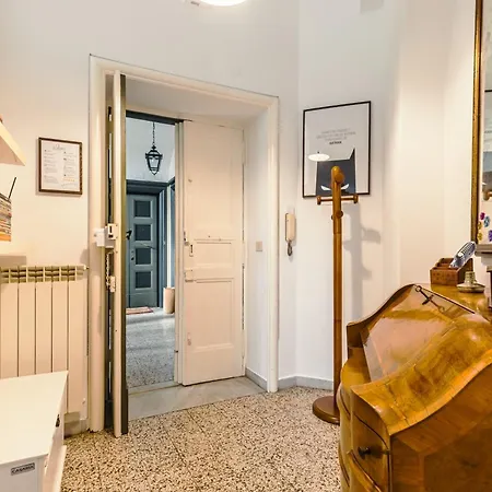 Daire Bright Vatican Suite With Balcony, Garden View And Full Kitchen *