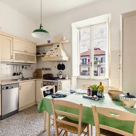 Bright Vatican Suite With Balcony, Garden View And Full Kitchen Roma