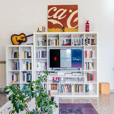 Daire Bright Vatican Suite With Balcony, Garden View And Full Kitchen