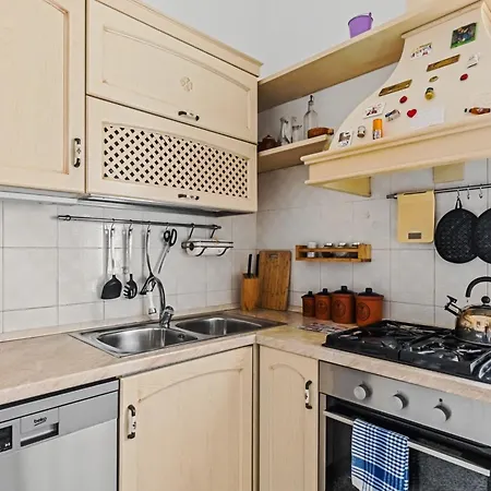 Vatican Oasis - Garden View Balcony & Full Kitchen *