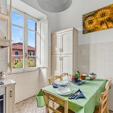 Vatican Oasis - Garden View Balcony & Full Kitchen *