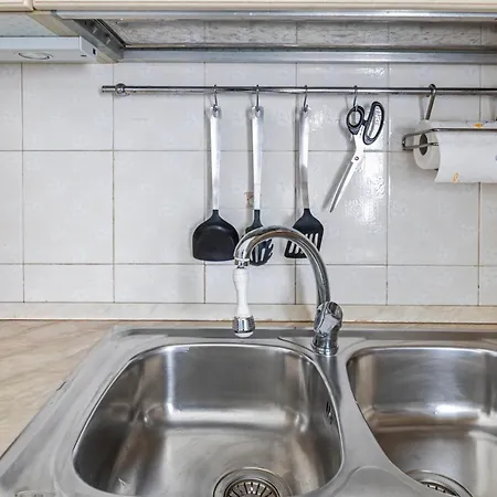 Vatican Oasis - Garden View Balcony & Full Kitchen Appartamento