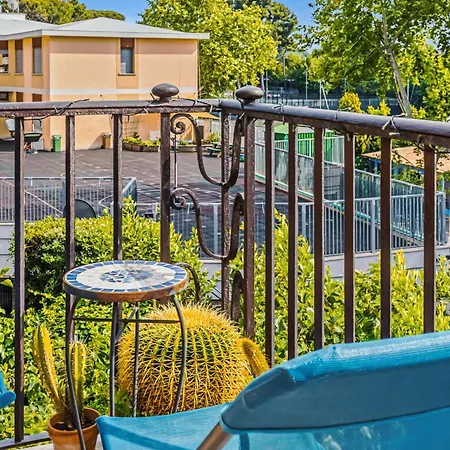 Vatican Oasis - Garden View Balcony & Full Kitchen Appartamento